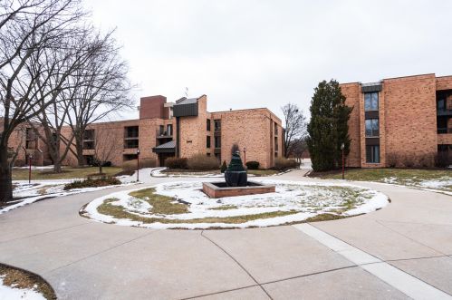 3916 Oakland Ave, Milwaukee WI 53211-2271 exterior