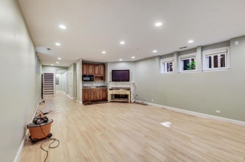 5056 Claremont Ave, Chicago IL  60625-1810 exterior