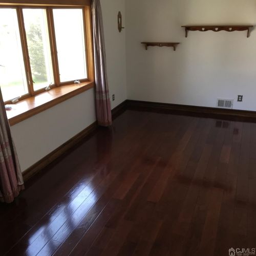 22 Westminster Pl, Edison NJ  08817-5226 exterior