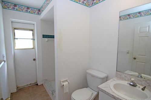 182 Carter Ave, Fort Pierce FL 34983-2901 exterior