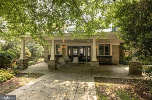 1456 Harvest Xing Dr, Mc Lean VA 22101-5651 exterior