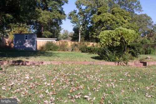 4522 Apple Tree Dr, Alexandria, VA 22310-2904