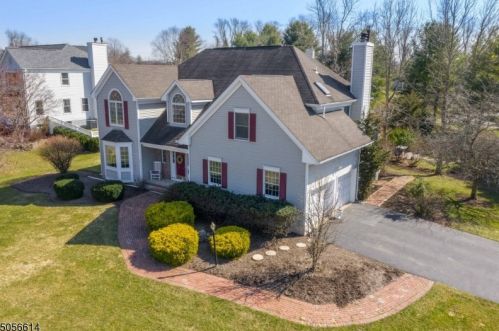 5 River Bend Rd, Clinton, NJ 08809-1024