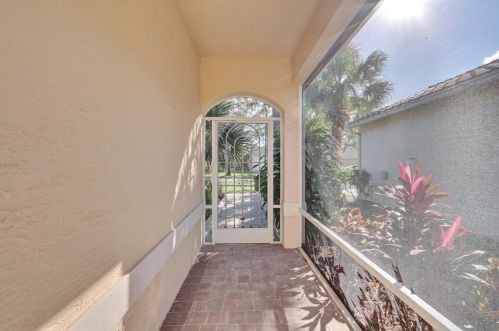 342 Breezy Point Loop, Fort Pierce FL  34986-2669 exterior