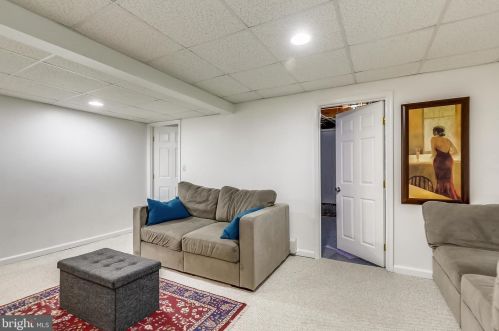 7426 Piney Branch Rd, Silver Spring MD 20901-4352 exterior