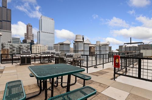 728 Jackson Blvd, Chicago IL  60661-5412 exterior