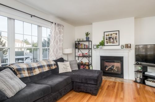 8 Cabernet Dr, Concord, NH 03303-1035