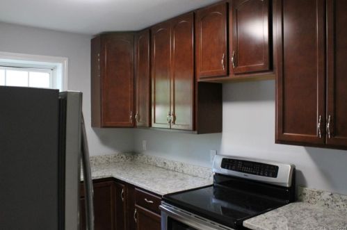 65 High St, Vernon CT 06066-3638 exterior