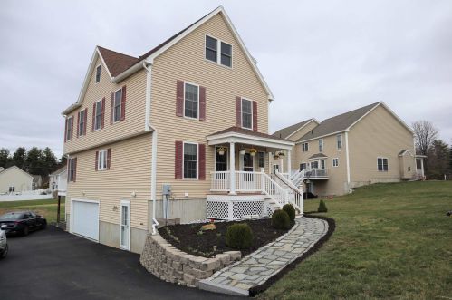 77 Stard Rd, Seabrook, NH 03874-4126