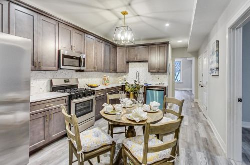 1217 Kolin Ave, Chicago IL 60652-3537 exterior