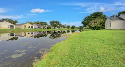 14 Bentwater Cir, Boynton Beach FL 33426-7603 exterior