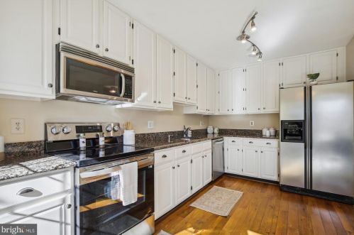 7027 Chesley Search Way, Alexandria VA 22315-4754 exterior