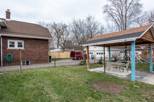 37 Lewis Ave, Waukegan IL 60087-4739 exterior