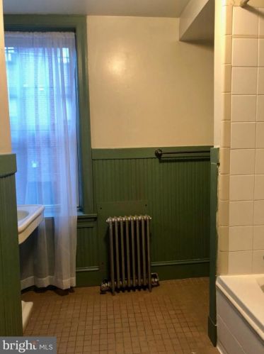 1030 6 St, Philadelphia PA 19140-3327 exterior