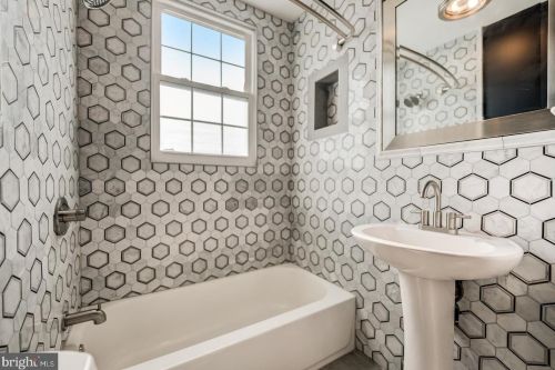 3300 Memorial St, Alexandria VA  22306-1545 exterior