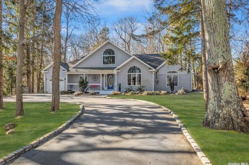 70 Chateau Dr, Huntington Station, NY 11747-4131