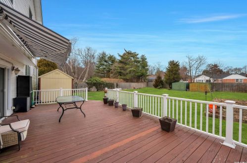 3 Lyons St, Huntington Station NY 11747-1000 exterior