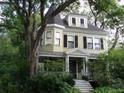 298 Central St, Newton, MA 02466-2203