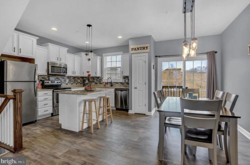 206 Overlook Dr, Hanover PA 17331-9136 exterior