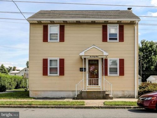 249 2nd St, Hummelstown, PA 17036-1705