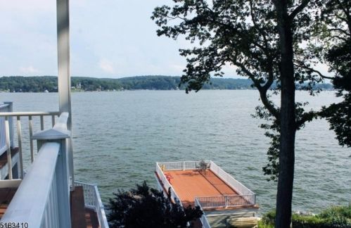 7 Elba Ave, Hopatcong NJ  07843-1807 exterior