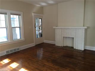 3238 Oak Rd, Cleveland OH  44118-1857 exterior