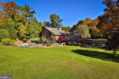 2367 Vly Rd, Huntingdon Valley PA 19006-6007 exterior