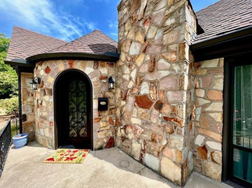 1528 Bella Vista Dr, Dallas TX  75218-3509 exterior