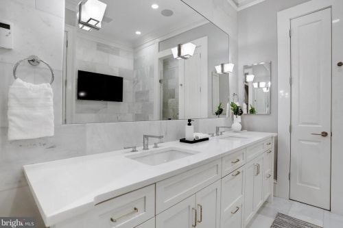 420 3rd St, Washington DC  20003-1930 exterior