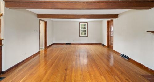 1086 Burt St, Taunton MA 02780-5166 exterior