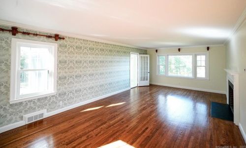 31 Diamond Gln Rd, Farmington CT 06032-2301 exterior