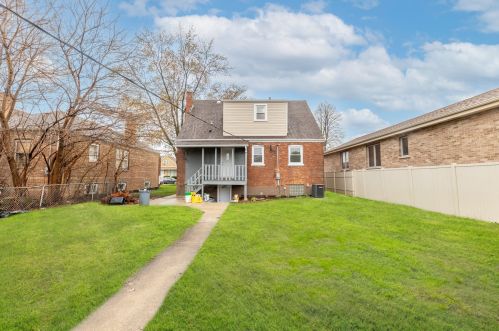 5009 Lavergne Ave, Chicago IL 60638-5831 exterior