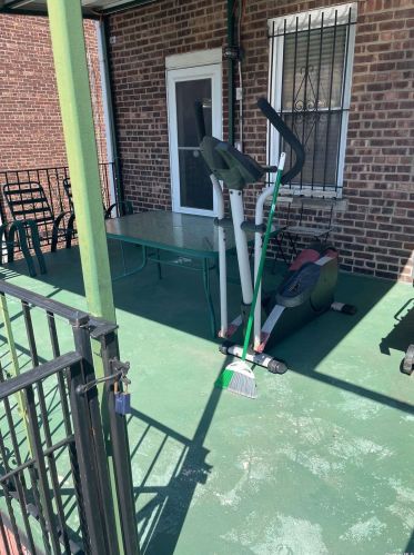 1804 Bussing Ave, Bronx NY 10466-2032 exterior