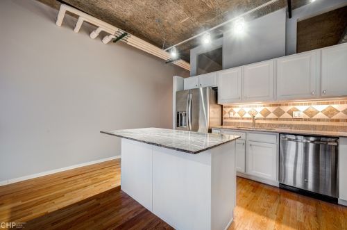 849 Franklin St, Chicago IL 60610-8793 exterior