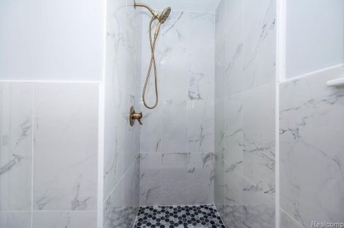 425 Rosemary St, Dearborn Heights MI  48127-3681 exterior