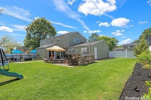 9 Sagamore Ln, Huntington Station NY exterior