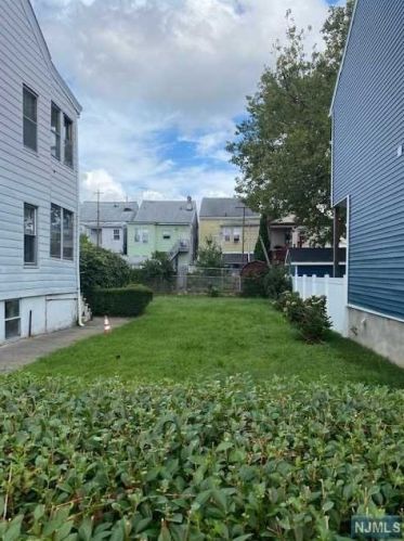 107 Lewis St, Paterson NJ  07501-3608 exterior