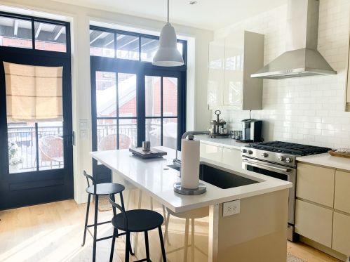 2617 Magnolia Ave, Chicago, IL 60614-1213