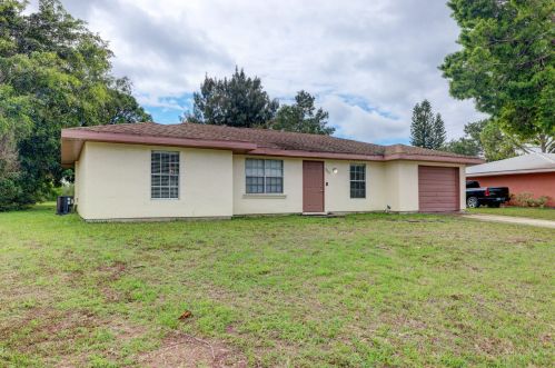 218 Cherryhill Rd, Fort Pierce FL 34953-6232 exterior