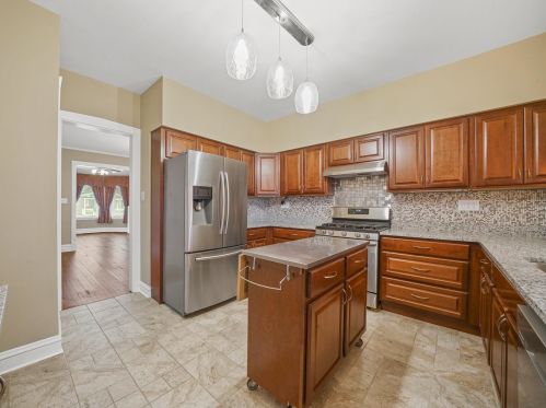 2226 Kedvale Ave, Chicago IL 60629-5708 exterior