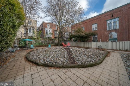 870 28th St, Philadelphia PA 19130-1732 exterior