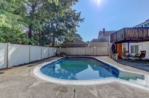 71 Euclid St, Valley Stream NY 11580-4148 exterior