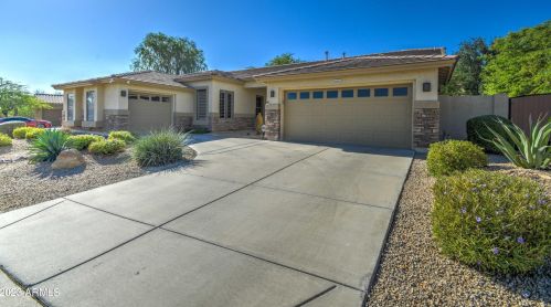 26014 44th Dr, Phoenix, AZ 85083-1648