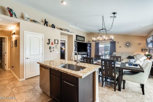 5623 27 Dr, Phoenix AZ 85053-1725 exterior