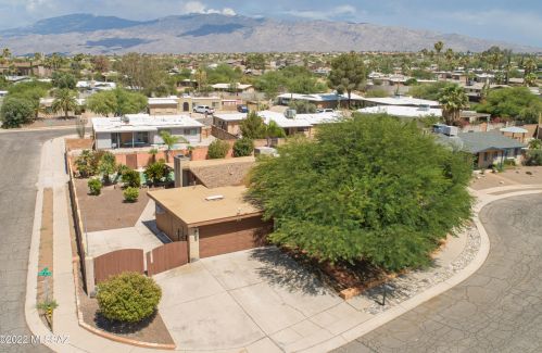 694 Colette Cir, Tucson, AZ 85748-2740