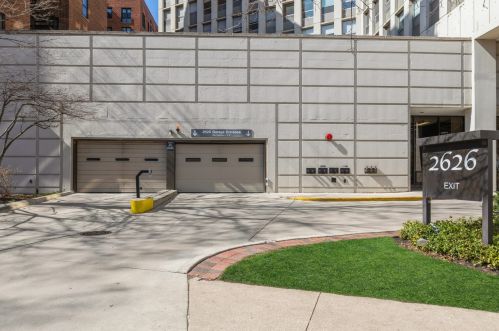 2626 Lakeview Ave, Chicago IL 60614-1809 exterior