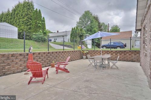 114 Chestnut St, Slatington PA 18080-1512 exterior