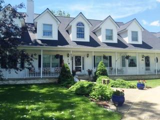 53325 Foss Rd, Macomb Township, MI 48042-3113