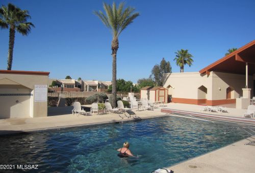 560 Riverdale Ct, Green Valley AZ 85614-3524 exterior