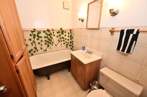 3269 Bartlett Ave, Milwaukee WI  53211-3022 exterior